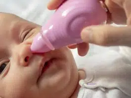 Comment nettoyer le nez d’un bébé d’un mois ?